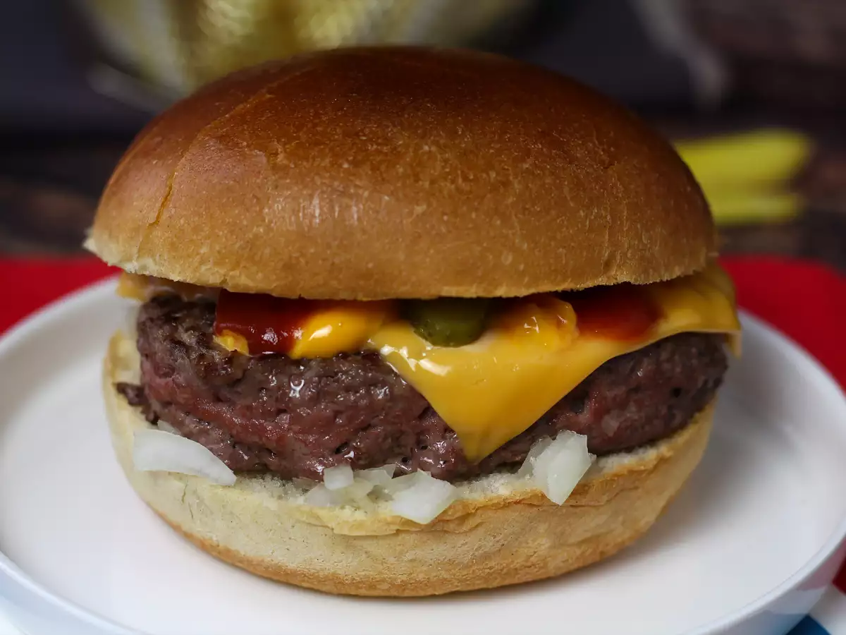 Cheeseburger – słynny burger, który wszyscy kochają! - zdjęcie 5