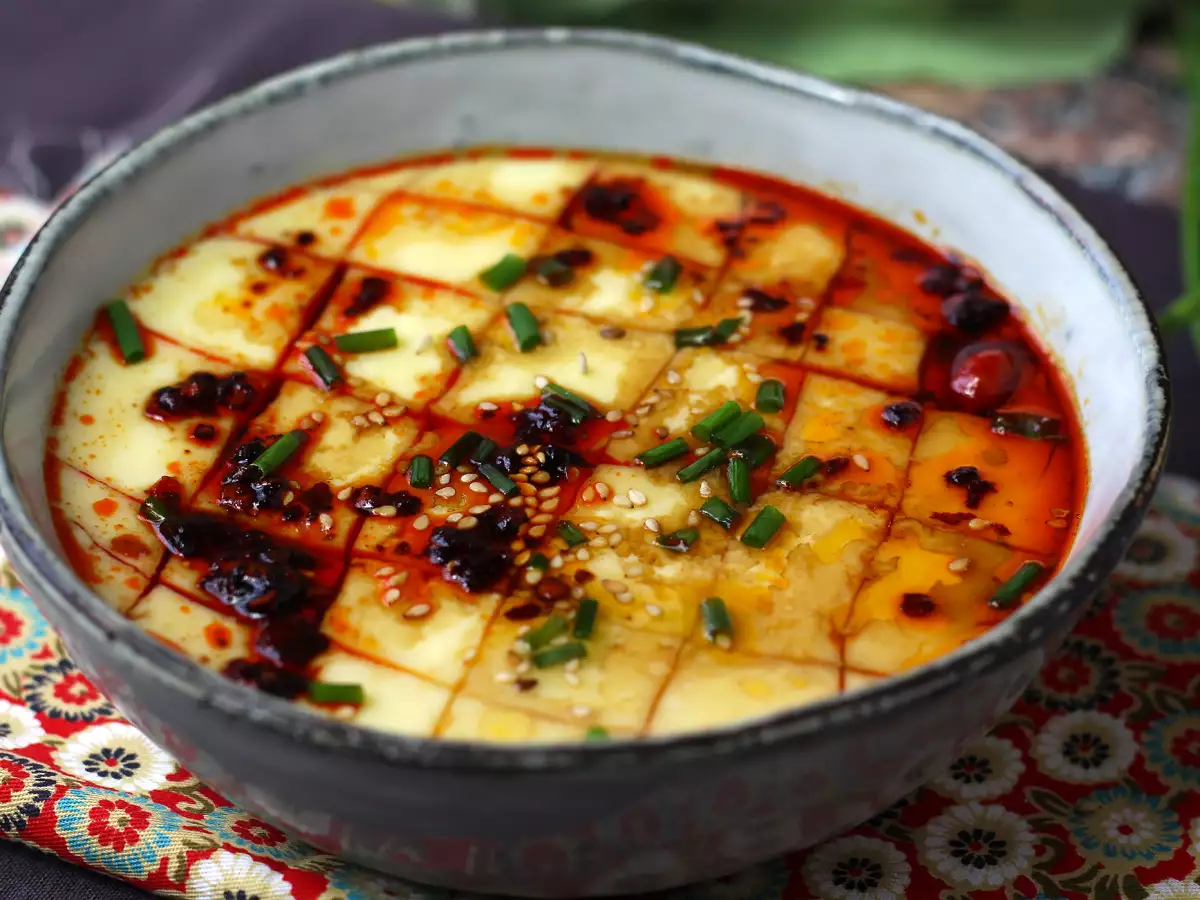 Chińskie jajka na parze: chiński przepis na jedwabiste jajka na parze z zaledwie dwóch składników! - zdjęcie 7