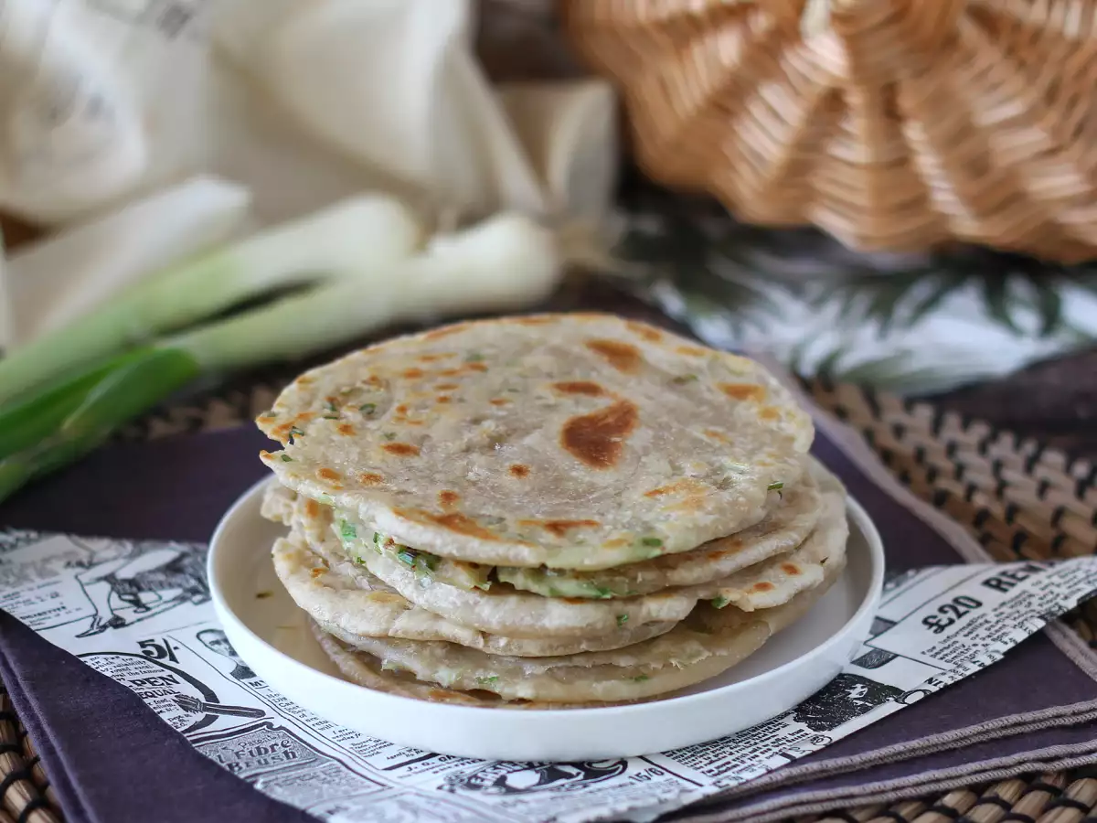 Chińskie placuszki z dymką – scallion pancakes - zdjęcie 3