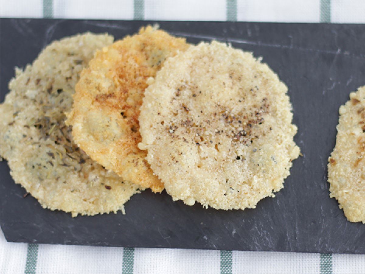 Chipsy parmezanowe z ziołami i przyprawami - zdjęcie 3
