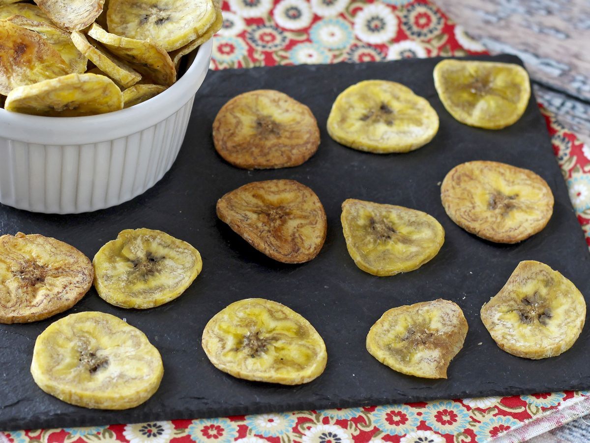 Chipsy z bananów macho pieczone w piekarniku