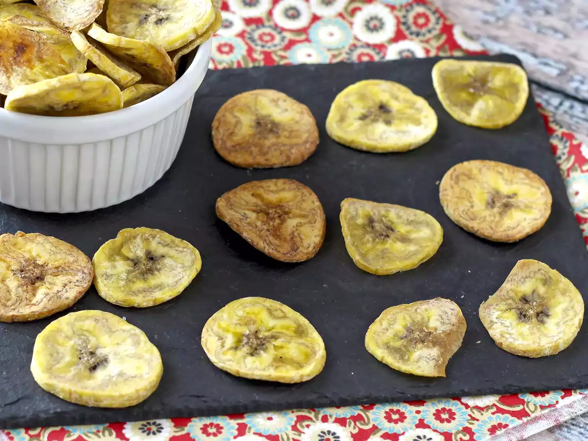 Chipsy z bananów macho pieczone w piekarniku