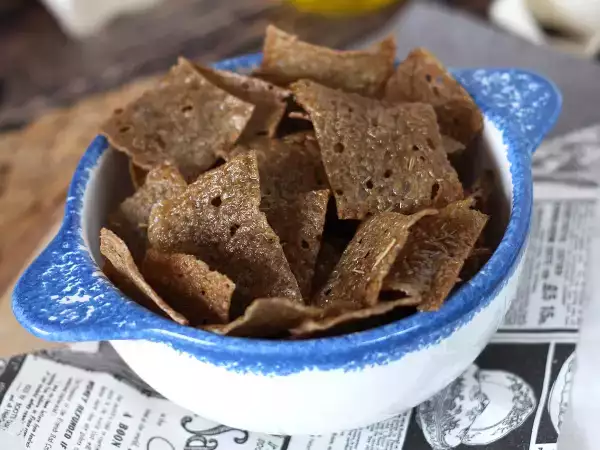 Przepis Chipsy z placków gryczanych – idealna przekąska na aperitif!