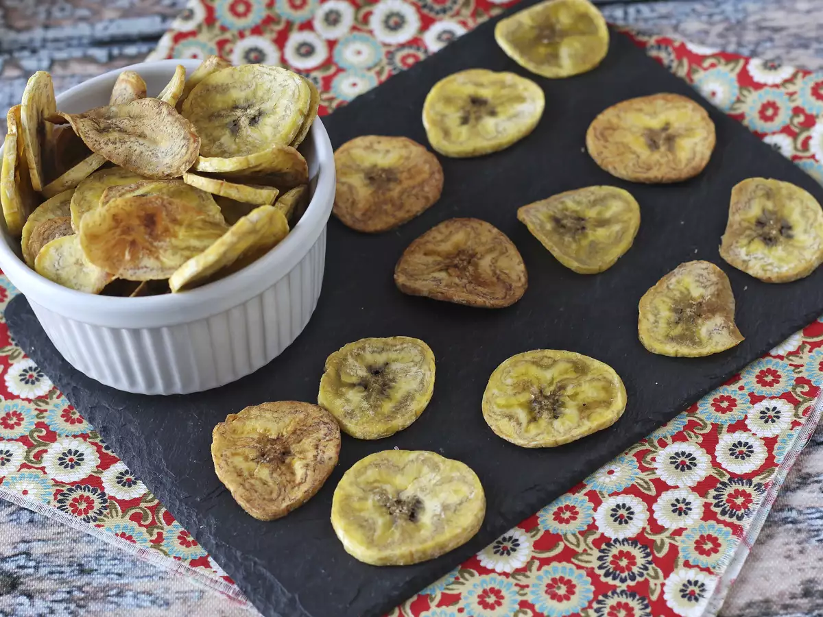 Chipsy z plantana pieczone w piekarniku - zdjęcie 2