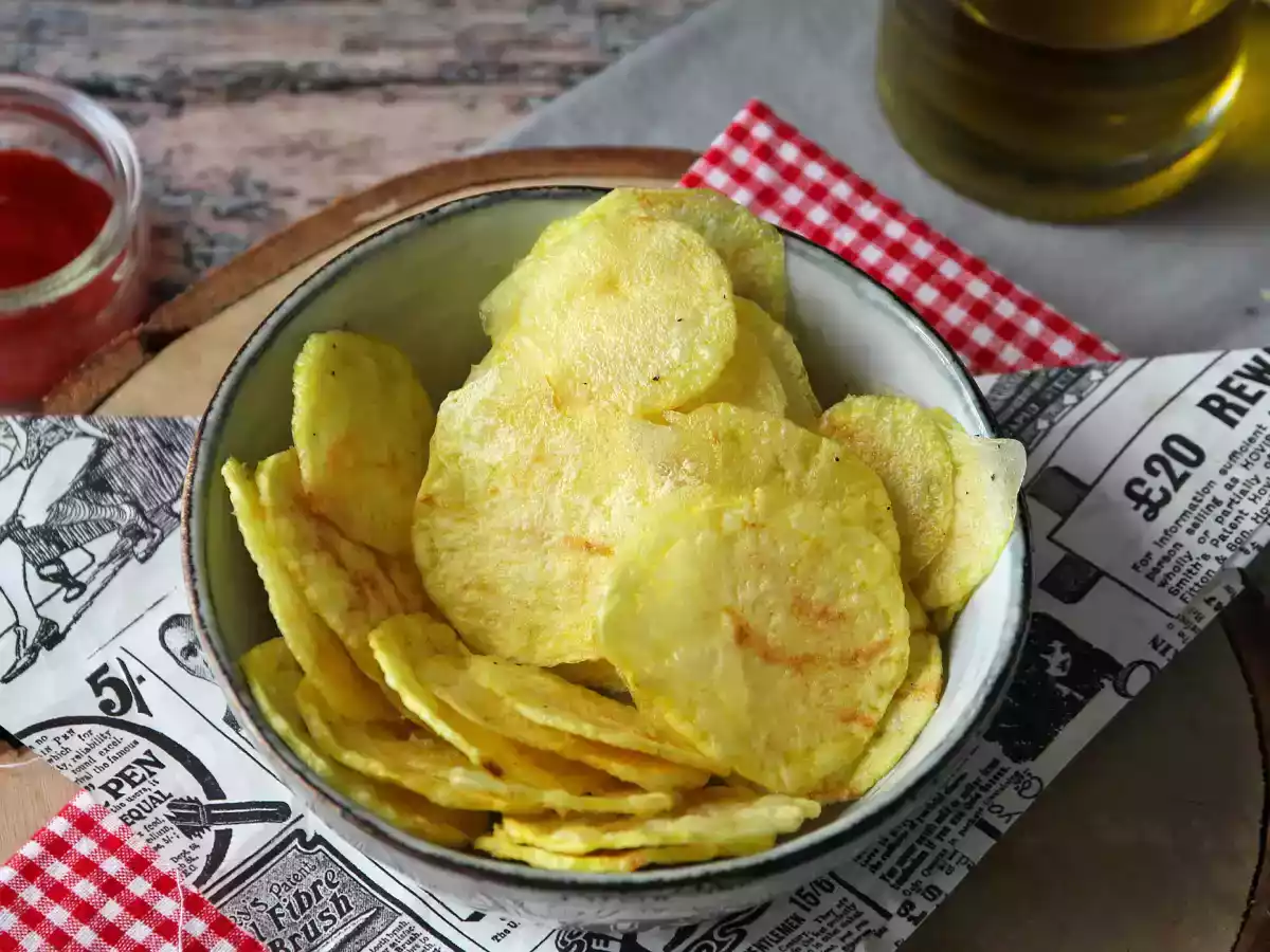 Chipsy ziemniaczane przygotowane w kuchence mikrofalowej
