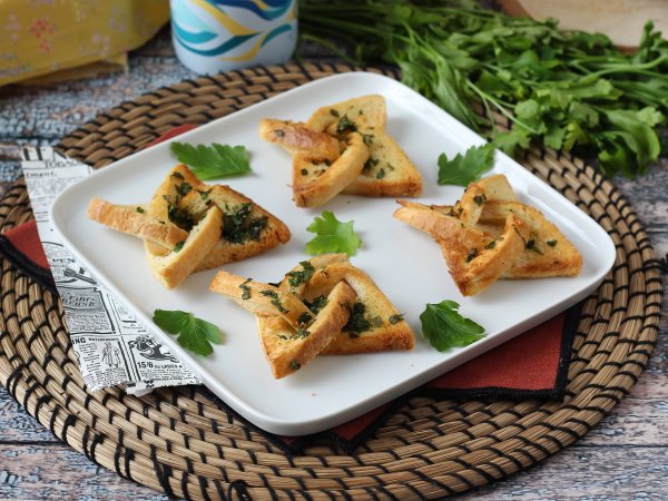 Chleb czosnkowy w stylu gwiazdy z chleba tostowego - zdjęcie 7