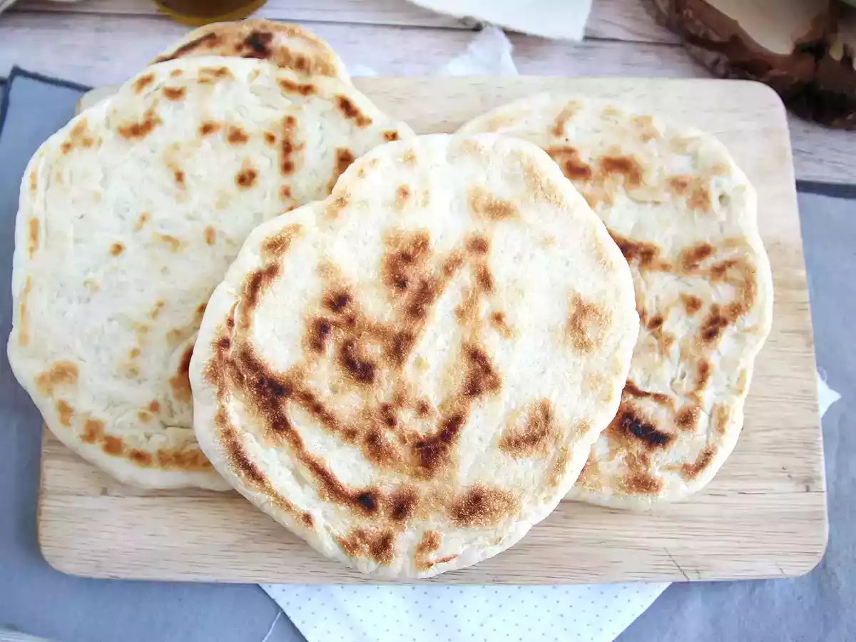 Chleb pita smażony na patelni - zdjęcie 3