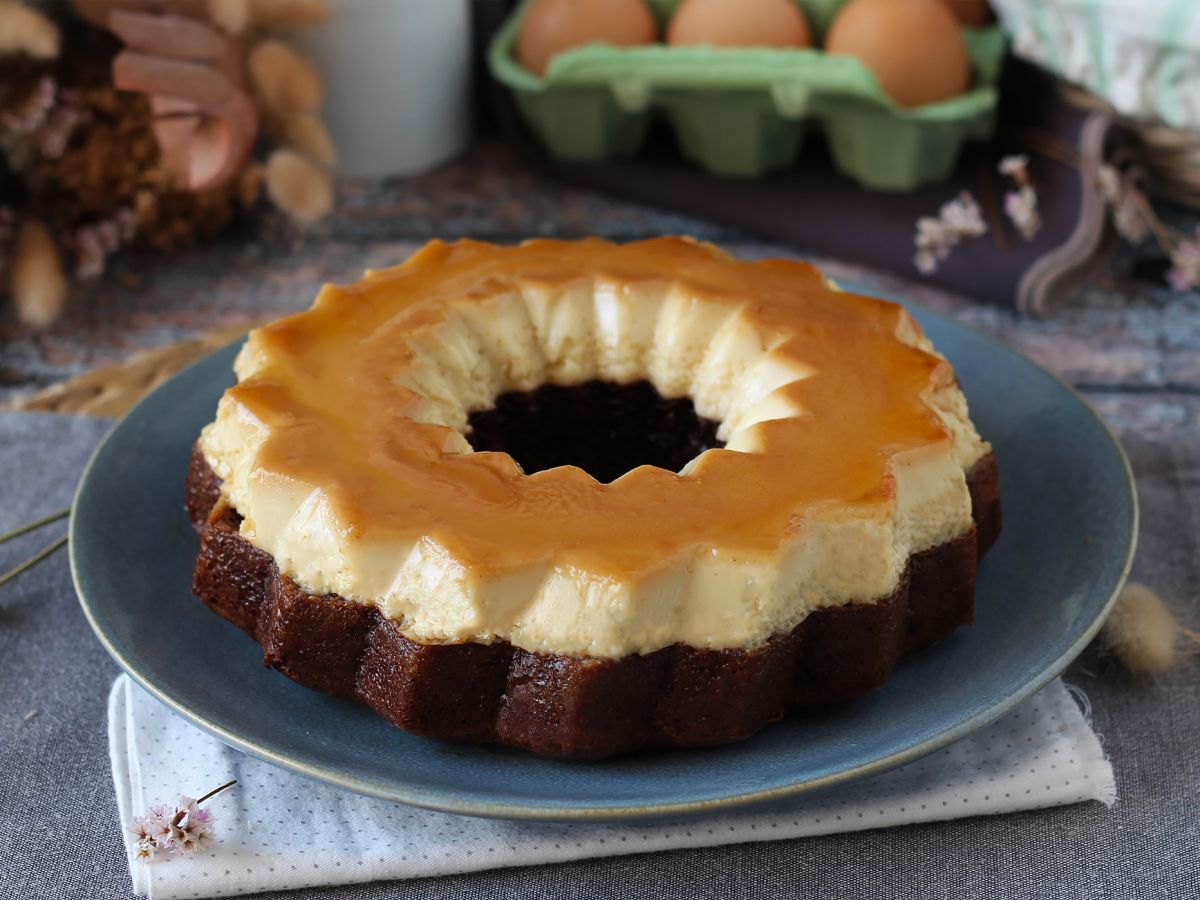 Choco flan, idealne połączenie wilgotnego ciasta czekoladowego i waniliowo-karmelowego flanu. - zdjęcie 2