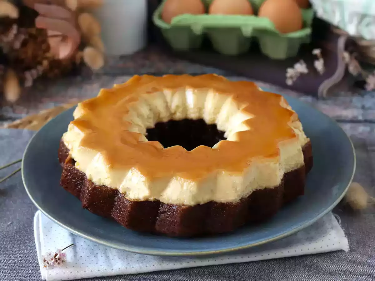 Choco flan, idealne połączenie wilgotnego ciasta czekoladowego i waniliowo-karmelowego flanu. - zdjęcie 2