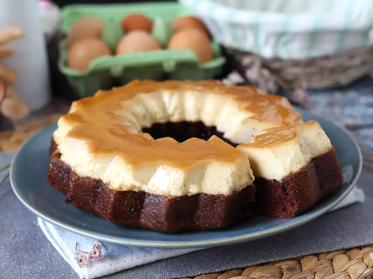 Chocoflan – idealne połączenie puszystego ciasta czekoladowego i waniliowego flanu z karmelem - zdjęcie 7