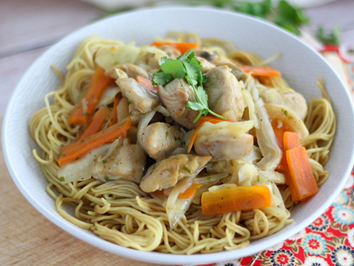 Chow mein (chao men), chiński makaron z kurczakiem i warzywami - zdjęcie 4