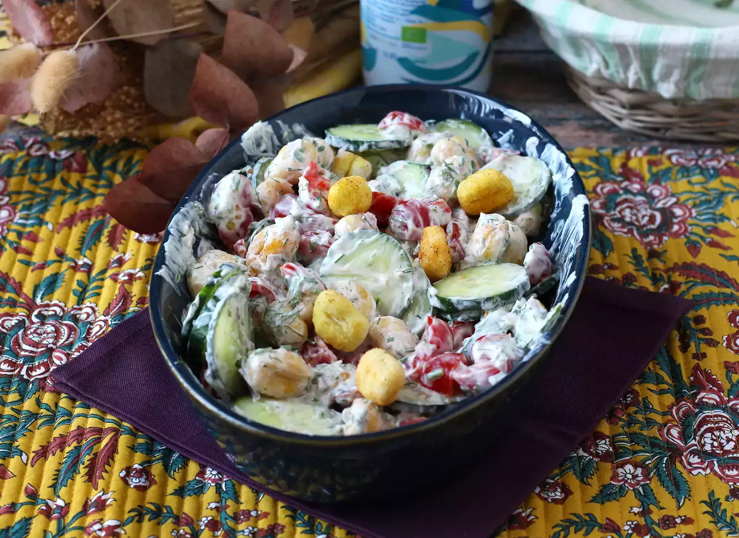 Chrupiąca sałatka z gnocchi, ultra modna, smaczna i zbilansowana, idealna na lato!