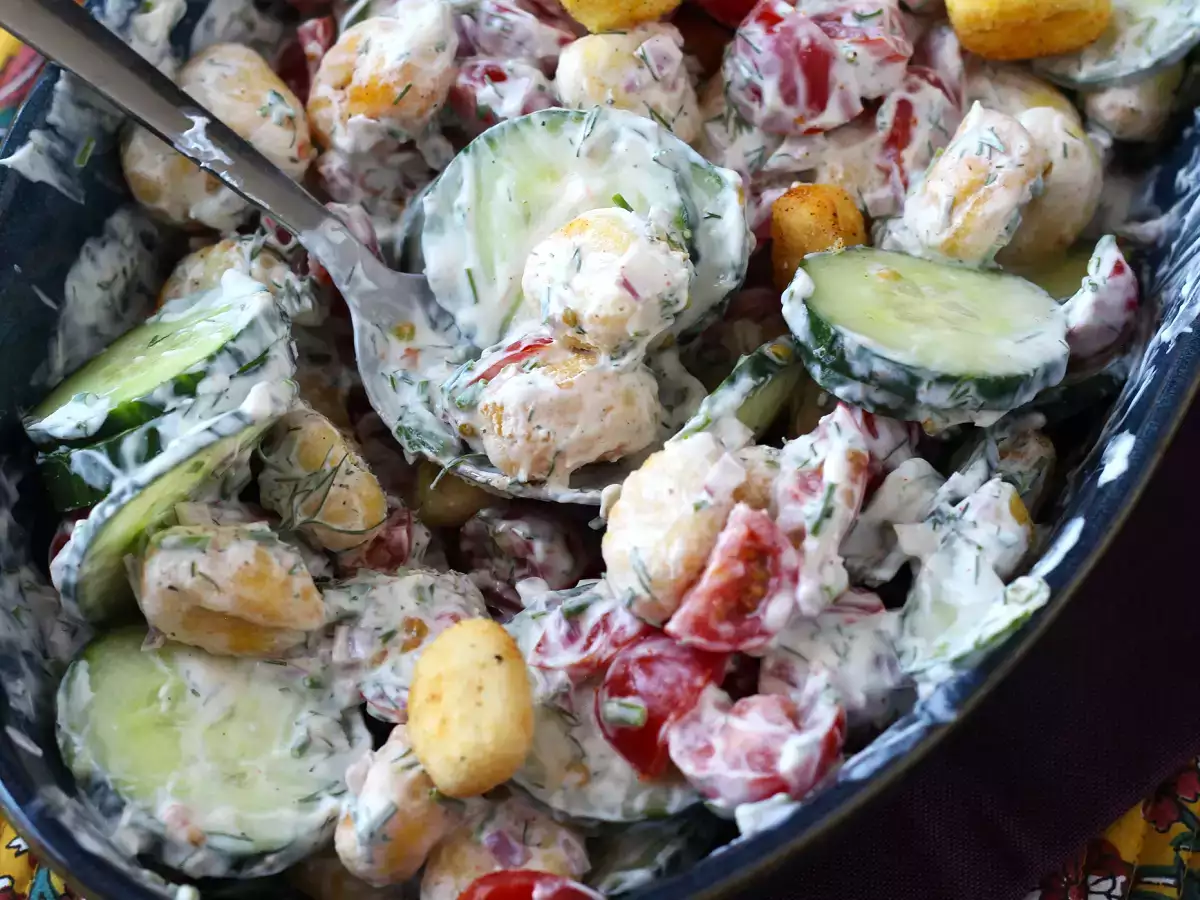 Chrupiąca sałatka z gnocchi, ultra modna, smaczna i zbilansowana, idealna na lato! - zdjęcie 8