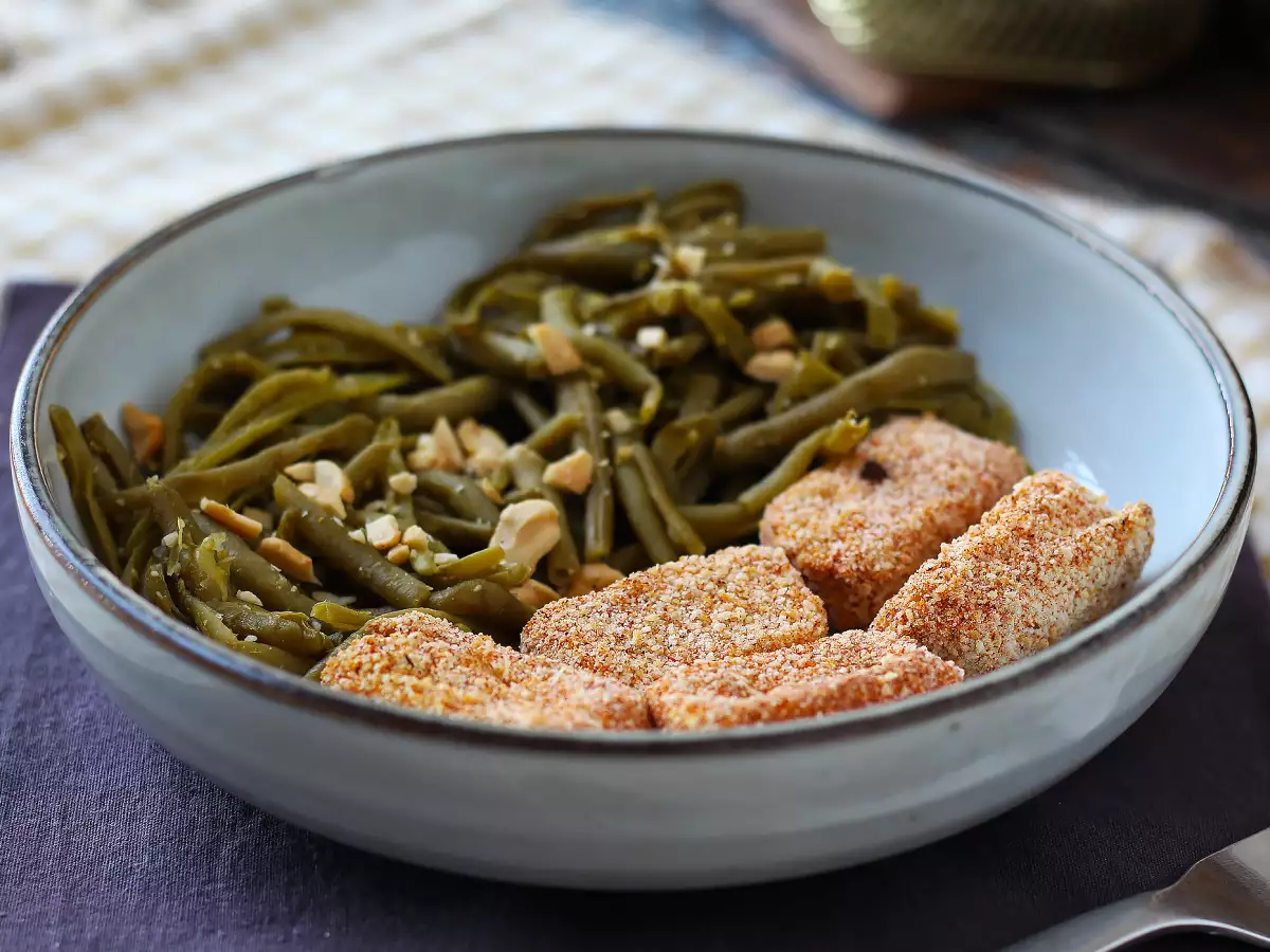 Chrupiące nuggetsy z tofu i fasolka szparagowa po tajsku z frytkownicy powietrznej - zdjęcie 2