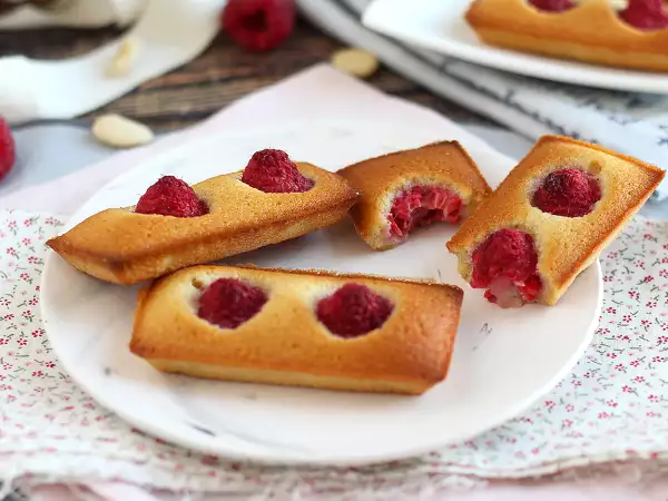 Przepis Ciastka financiers z malinami – prosty i szczegółowy przepis