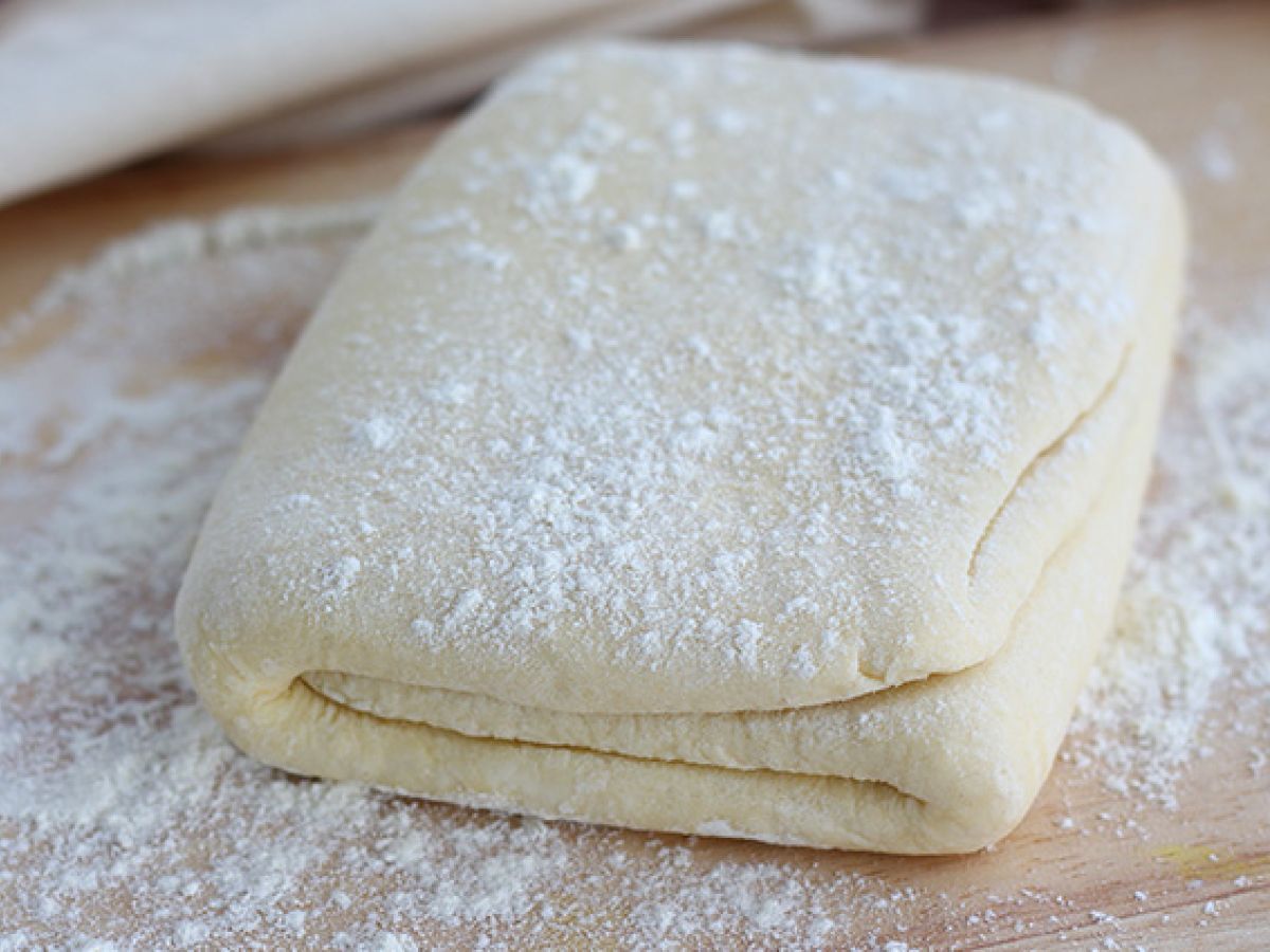 Ciasto francuskie krok po kroku - przepis na idealne ciasto - zdjęcie 3