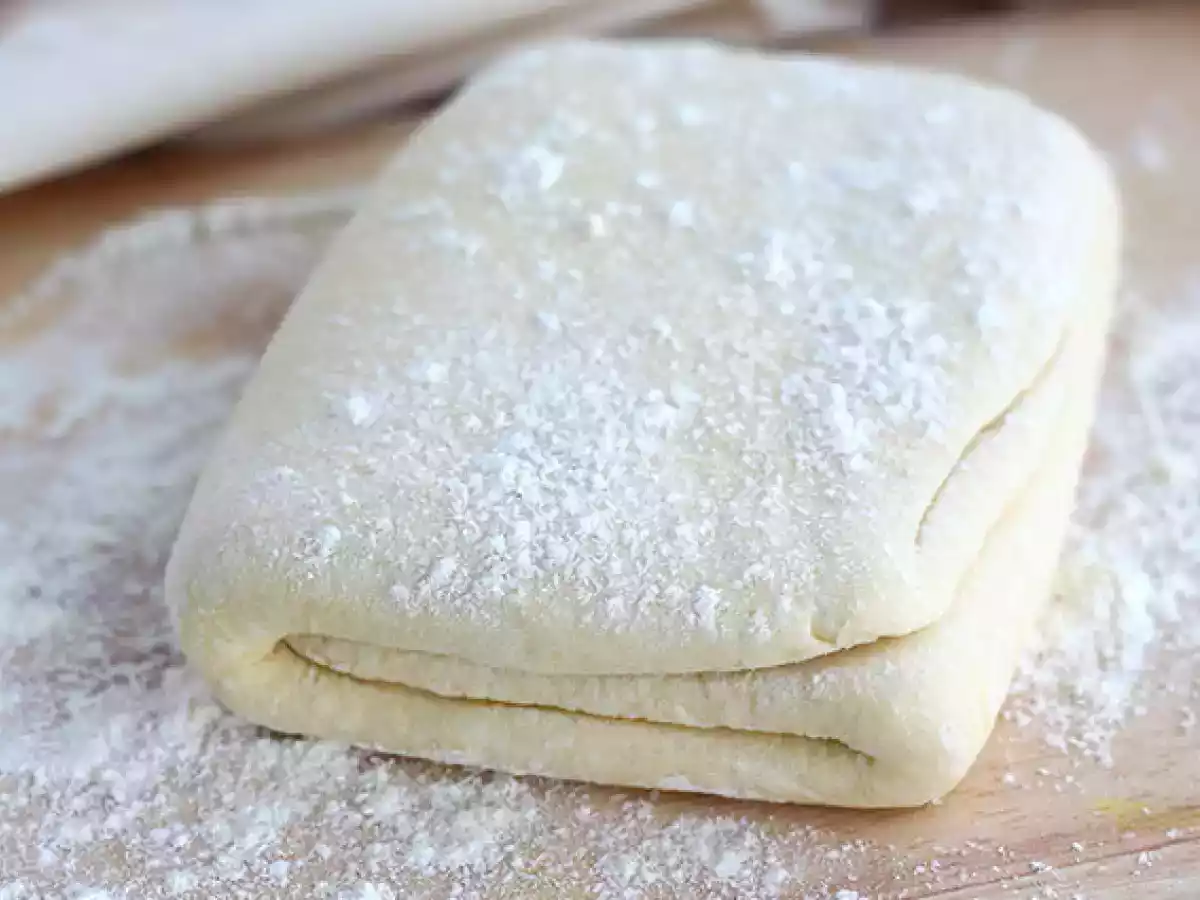 Ciasto francuskie krok po kroku - przepis na idealne ciasto - zdjęcie 3