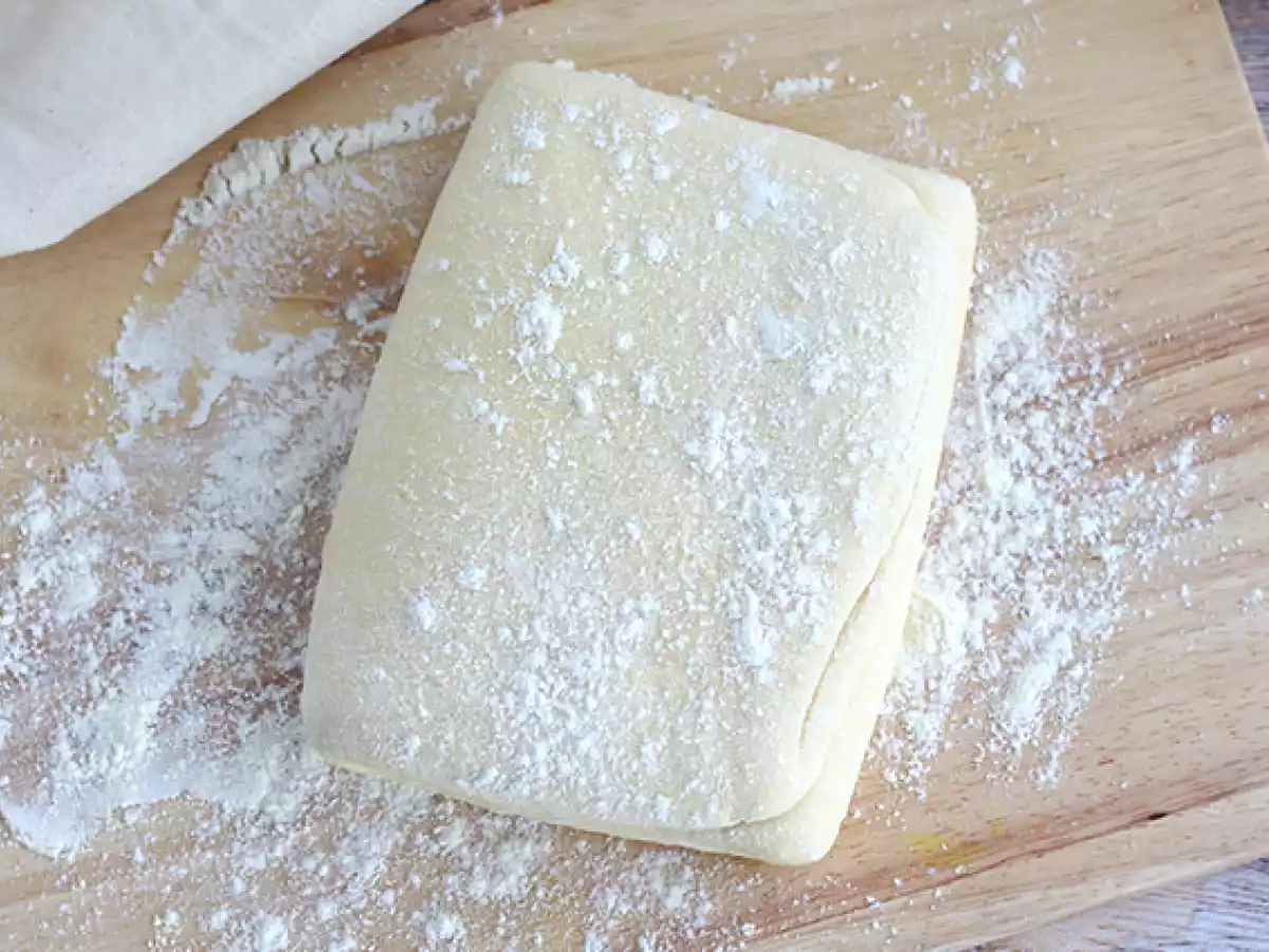 Ciasto francuskie krok po kroku - przepis na idealne ciasto - zdjęcie 4