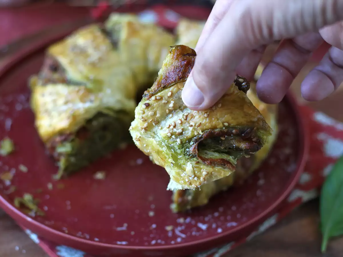 Ciasto francuskie z pesto, mozzarellą i suszonymi pomidorami - zdjęcie 6