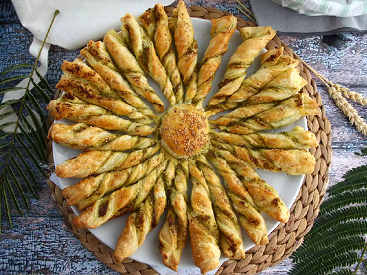 Ciasto francuskie z pesto - przepis na chrupiące słońce