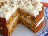 Ciasto marchewkowe - przepis na pyszne ciasto marchewkowe z orzechami, zdjęcie 1