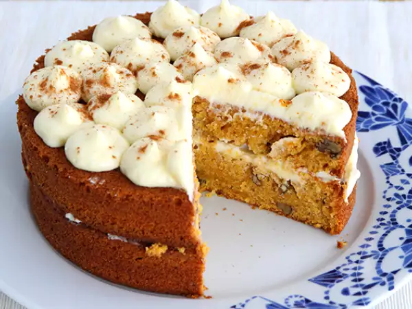Przepis Ciasto marchewkowe z orzechami (carrot cake) – sprawdzony przepis