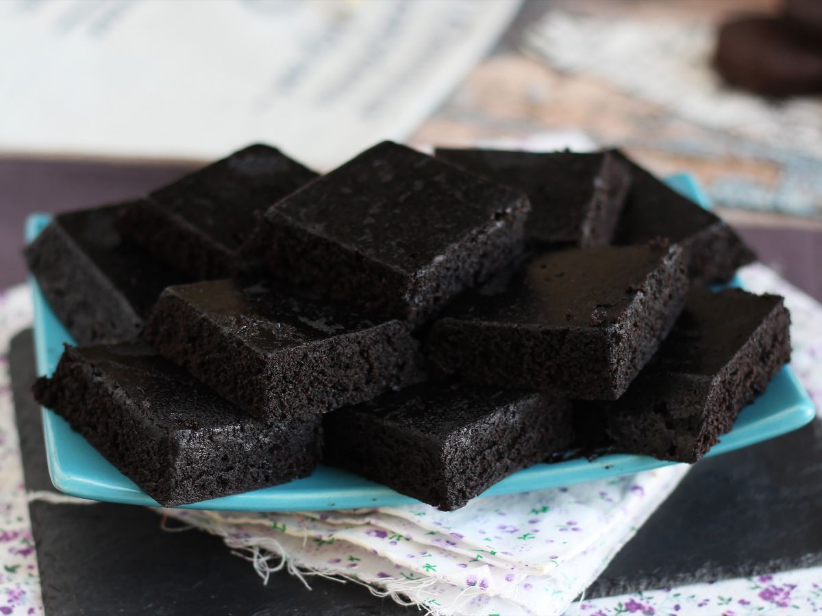 Ciasto Oreo z zaledwie 3 składników, gotowe w 6 minut w mikrofalówce!