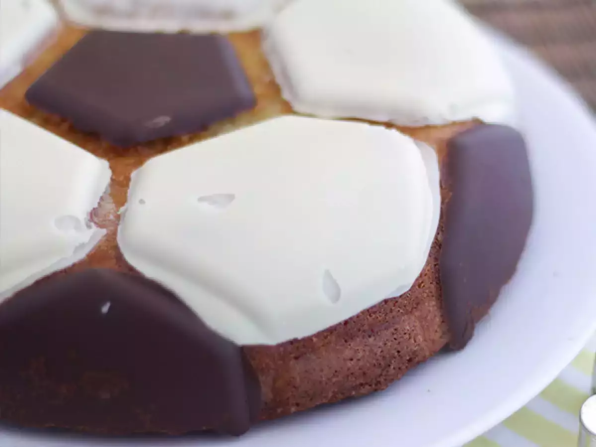 Ciasto w kształcie piłki nożnej - zdjęcie 3