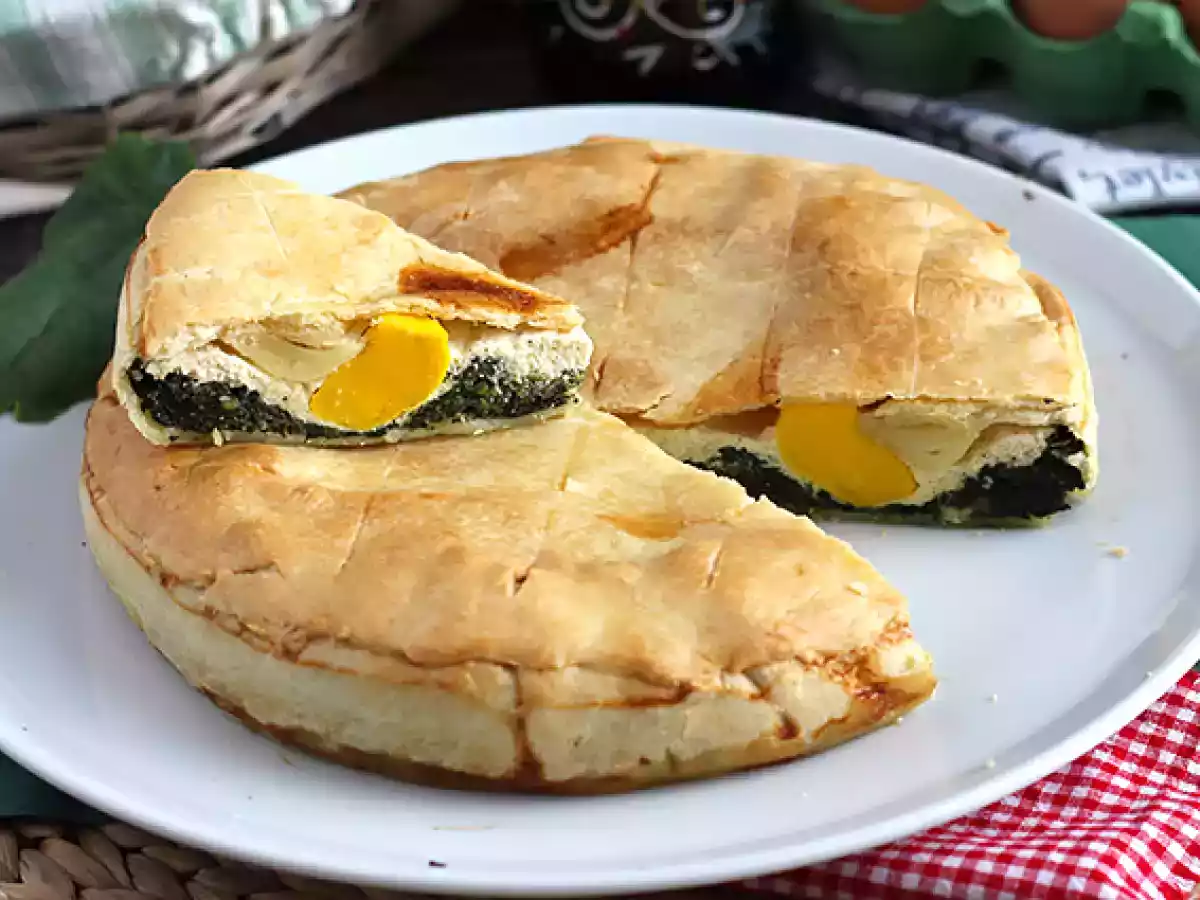 Ciasto ze szpinakiem, ricottą i jajkiem - włoska Torta Pasqualina
