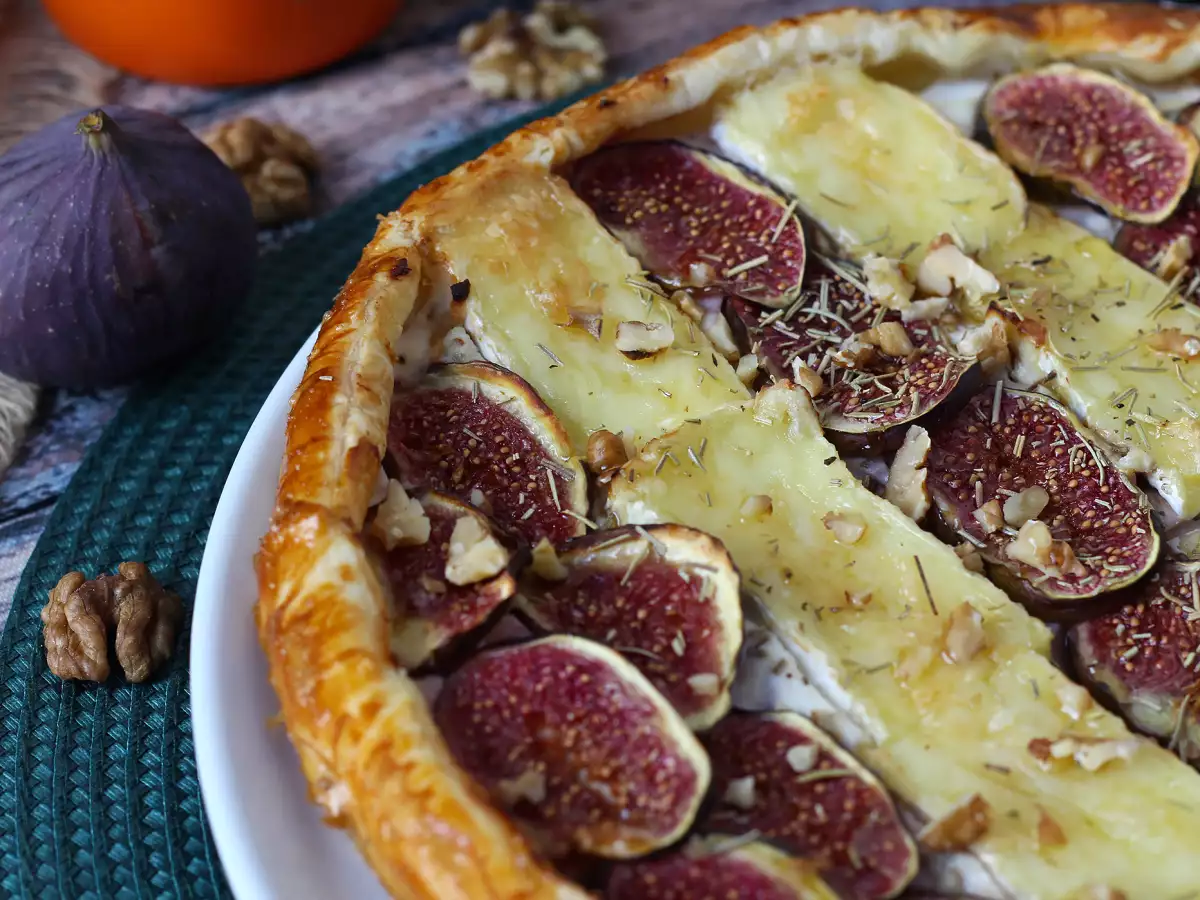 Cienka tarta z figami, serem brie i orzechami - zdjęcie 4