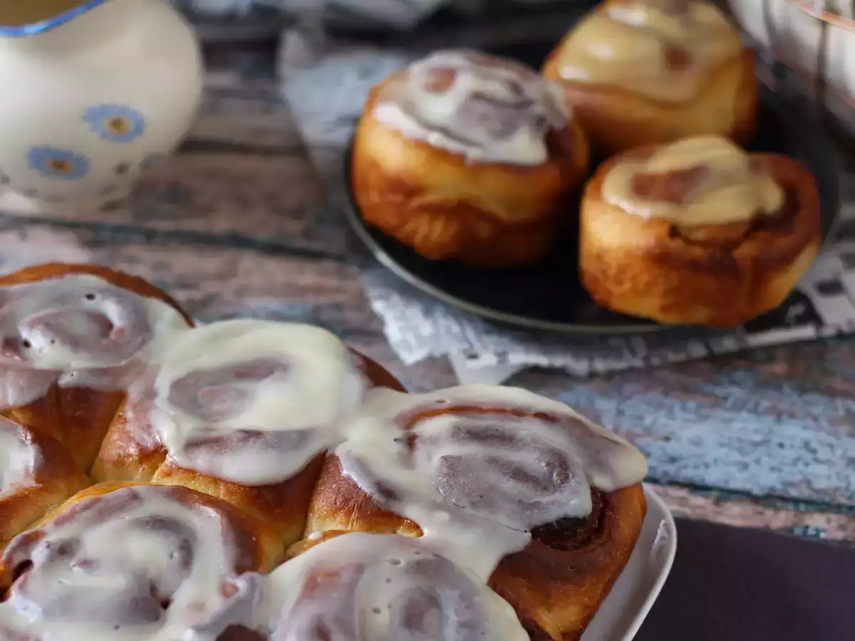 Cinnamon rolls – bułeczki cynamonowe z waniliową polewą - zdjęcie 3