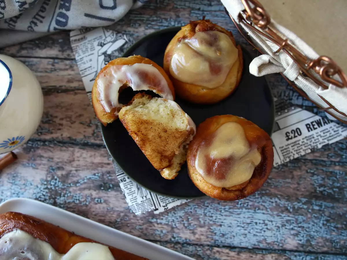 Cinnamon rolls – bułeczki cynamonowe z waniliową polewą - zdjęcie 5
