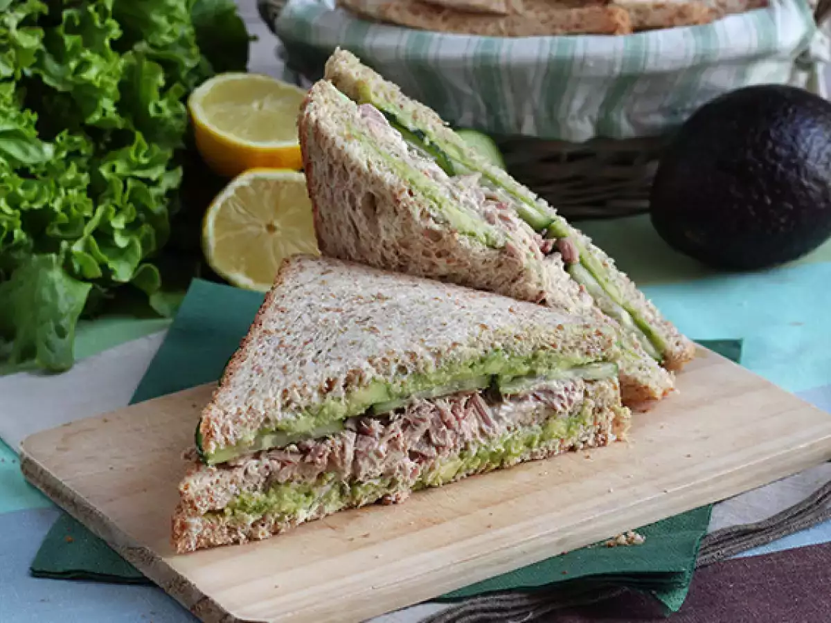 Club sandwich z tuńczykiem i awokado - zdjęcie 3