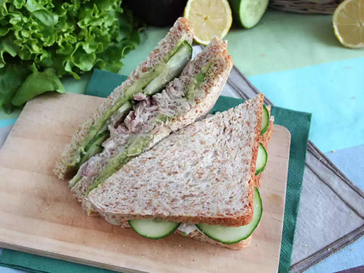 Club sandwich z tuńczykiem i awokado - zdjęcie 4