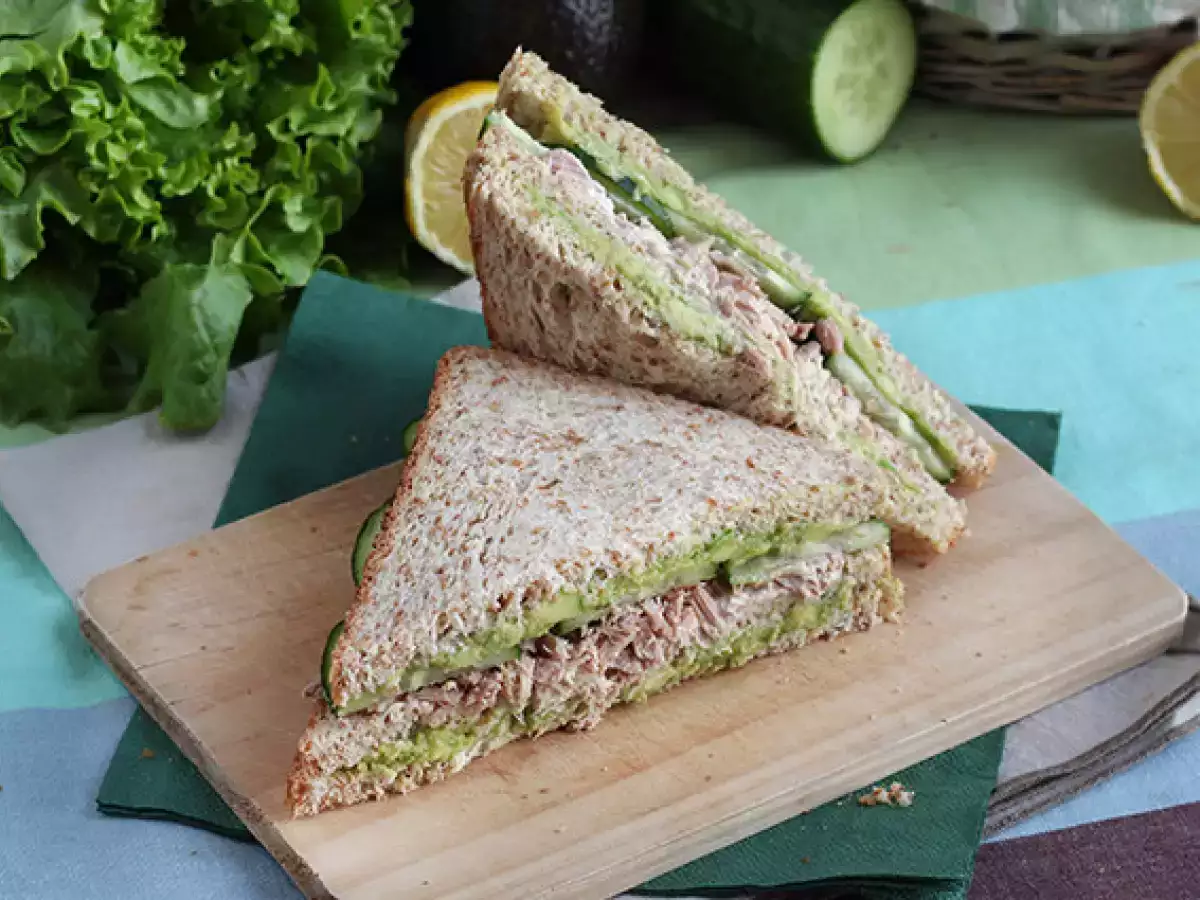 Club sandwich z tuńczykiem i awokado - zdjęcie 5