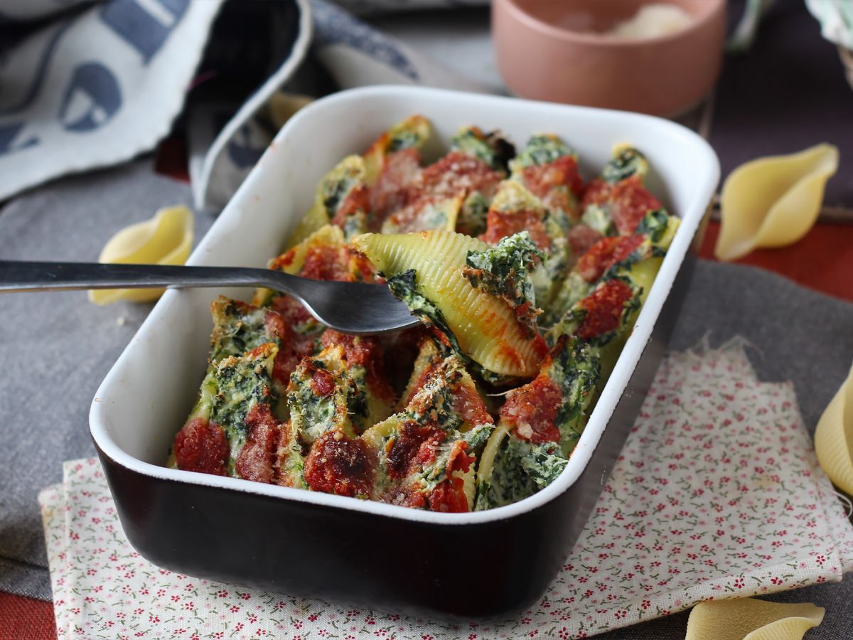 Conchiglioni nadziewane ricottą i szpinakiem: nieodparte wegetariańskie danie zapiekane - zdjęcie 7