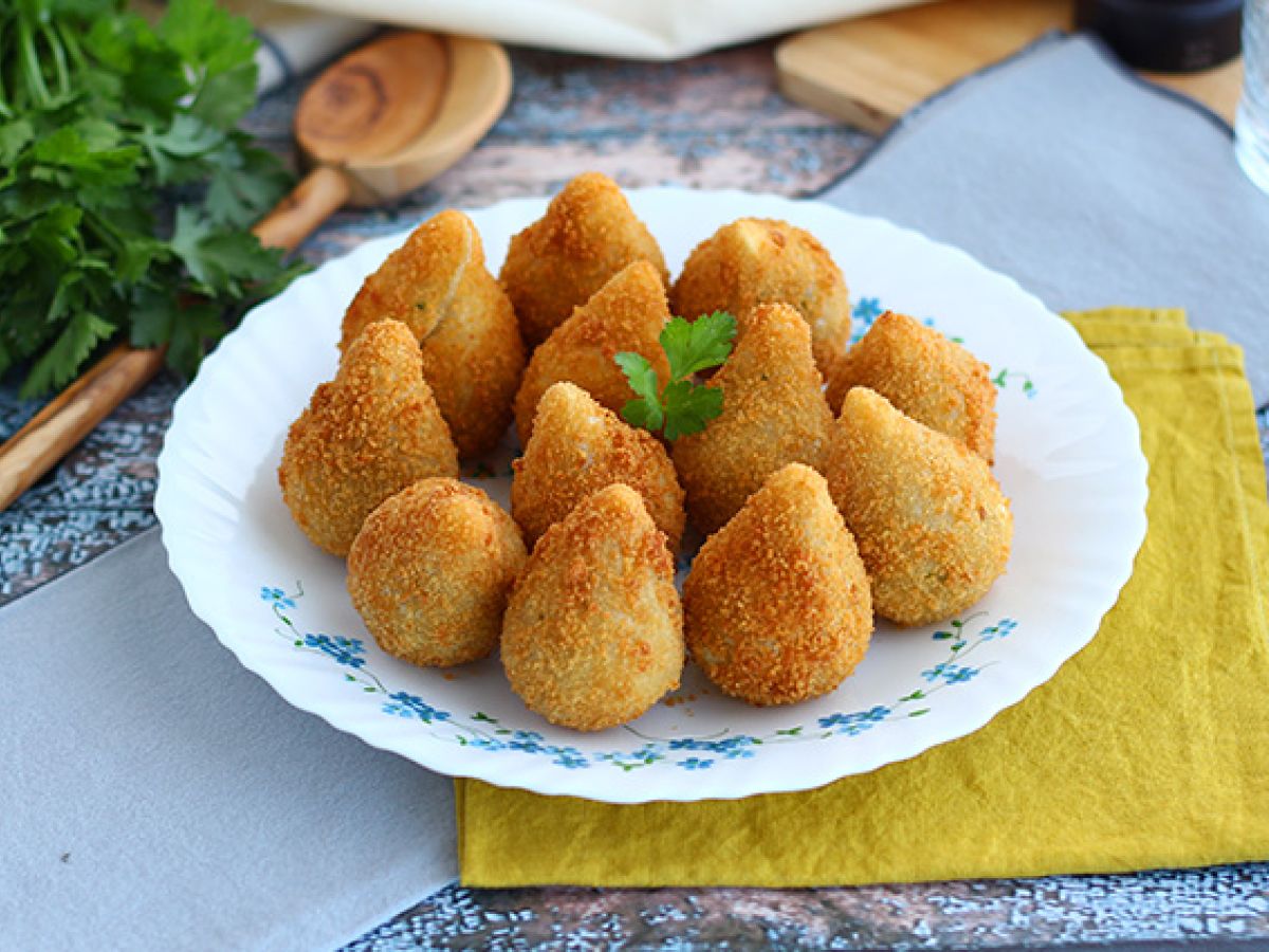 Coxinhas (brazylijskie krokiety z kurczaka)