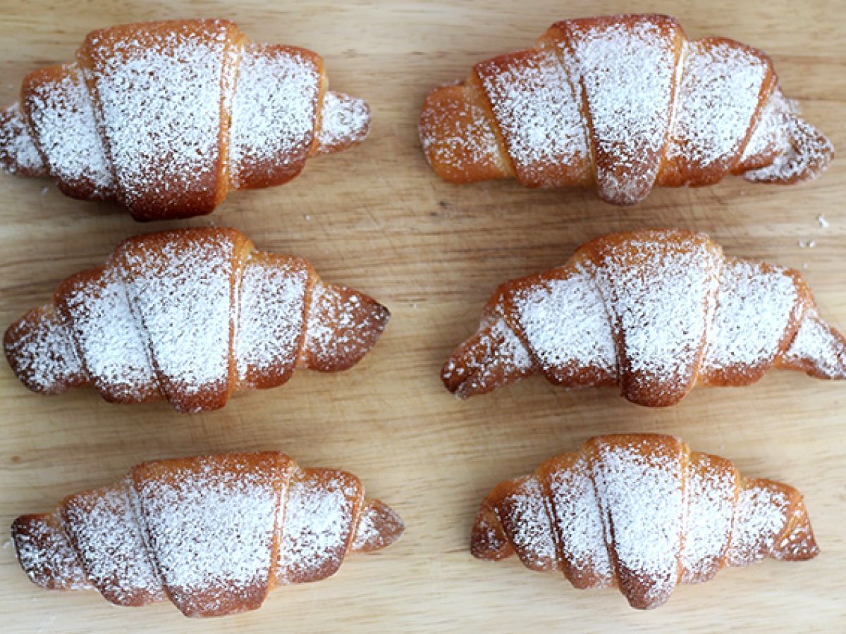 Croissanty z mlekiem skondensowanym - zdjęcie 3
