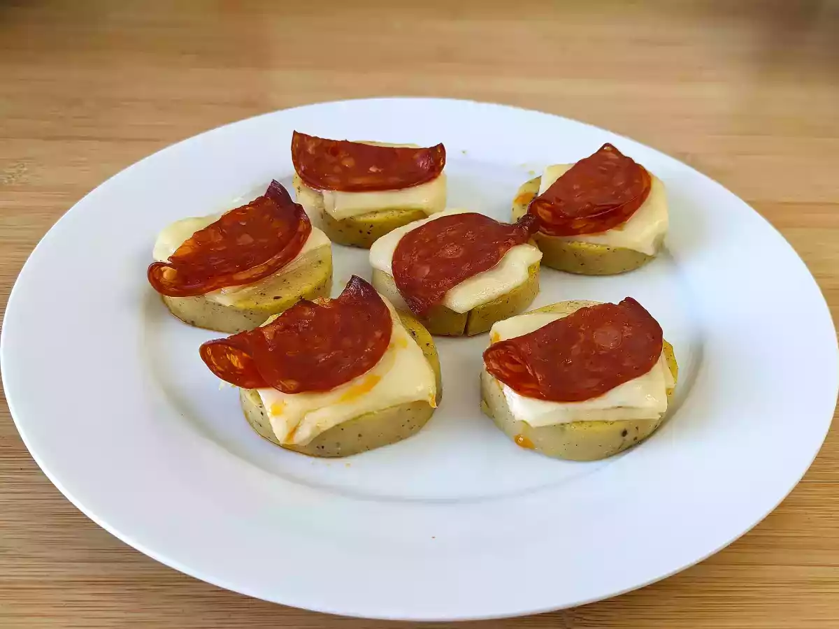 Crostini z polenty z serem scamorza i pikantnym salami - zdjęcie 4