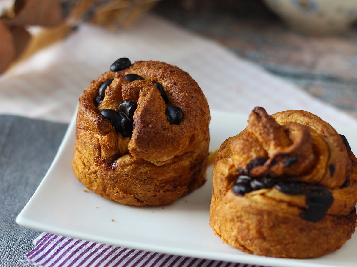 Cruffins, połączenie croissanta i muffina, z kremem i czekoladą - zdjęcie 4