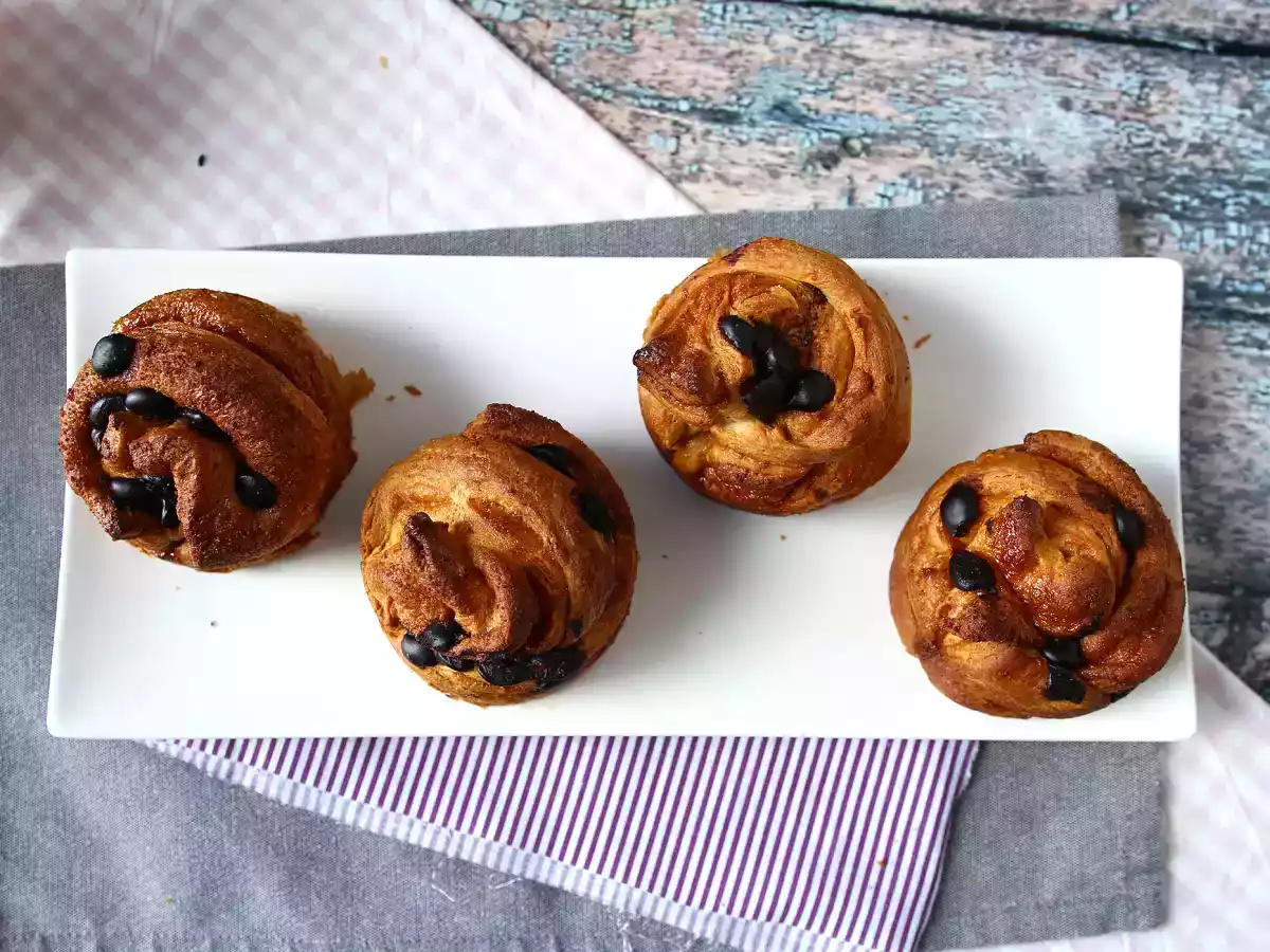 Cruffins, połączenie croissanta i muffina, z kremem i czekoladą - zdjęcie 5
