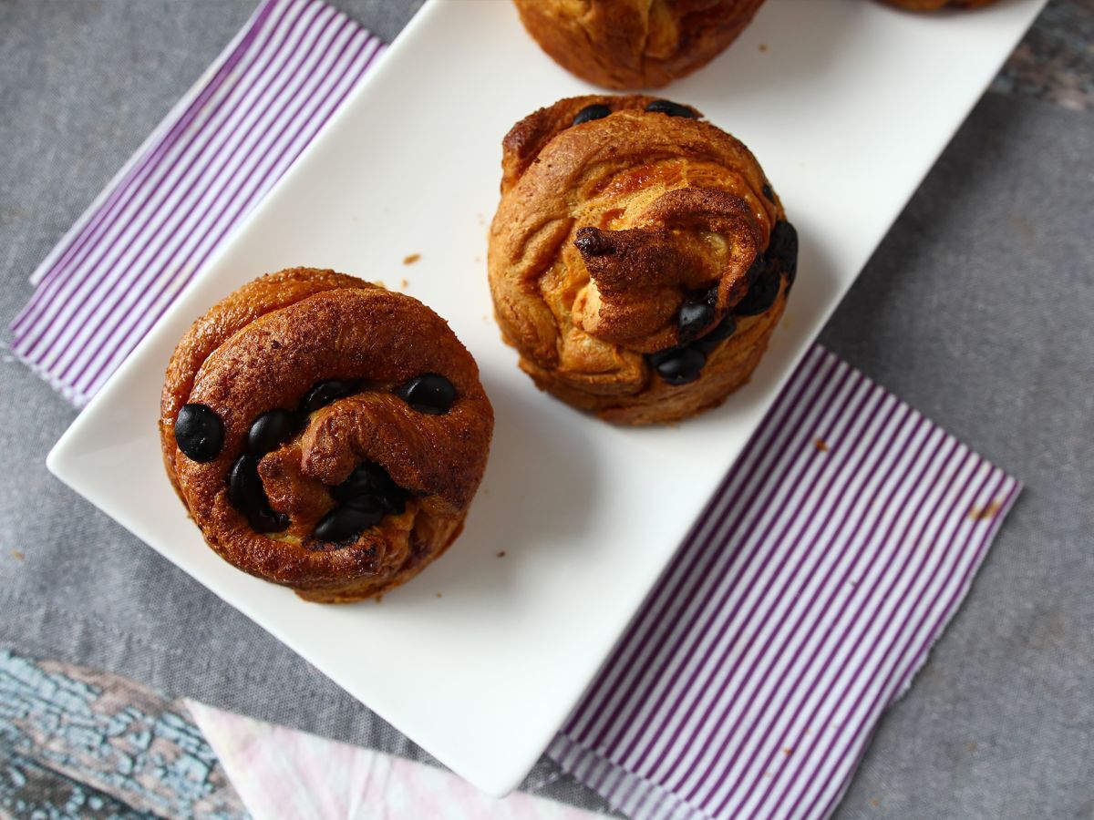 Cruffins, połączenie croissanta i muffina, z kremem i czekoladą - zdjęcie 7