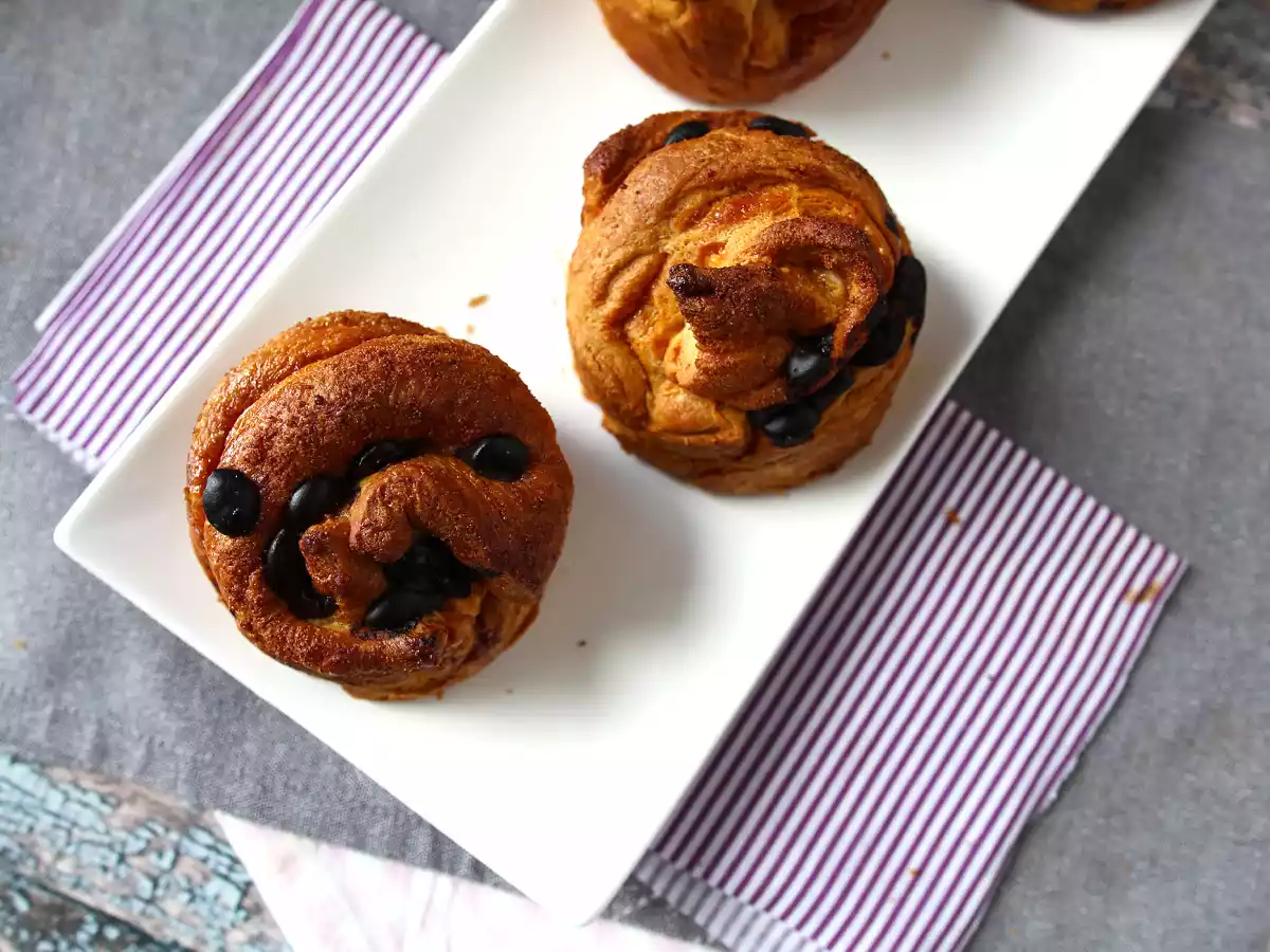 Cruffins, połączenie croissanta i muffina, z kremem i czekoladą - zdjęcie 7