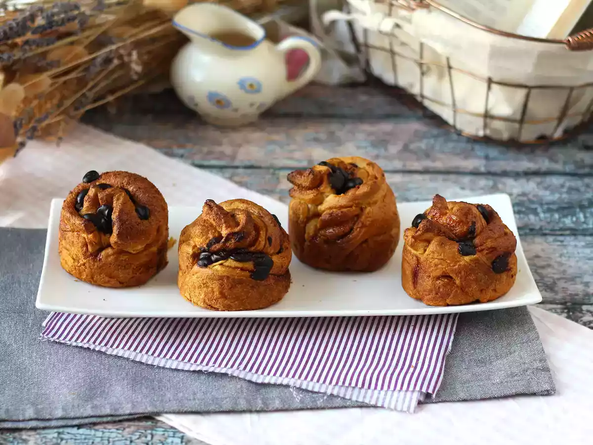 Cruffins, połączenie croissanta i muffina, z kremem i czekoladą - zdjęcie 9
