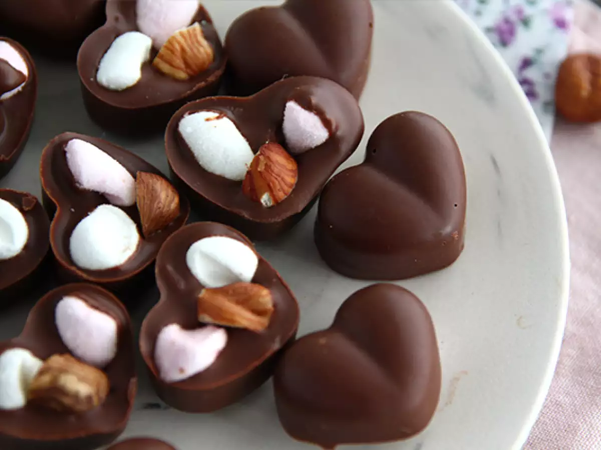 Czekoladki z piankami marshmallow i orzechami laskowymi - zdjęcie 2