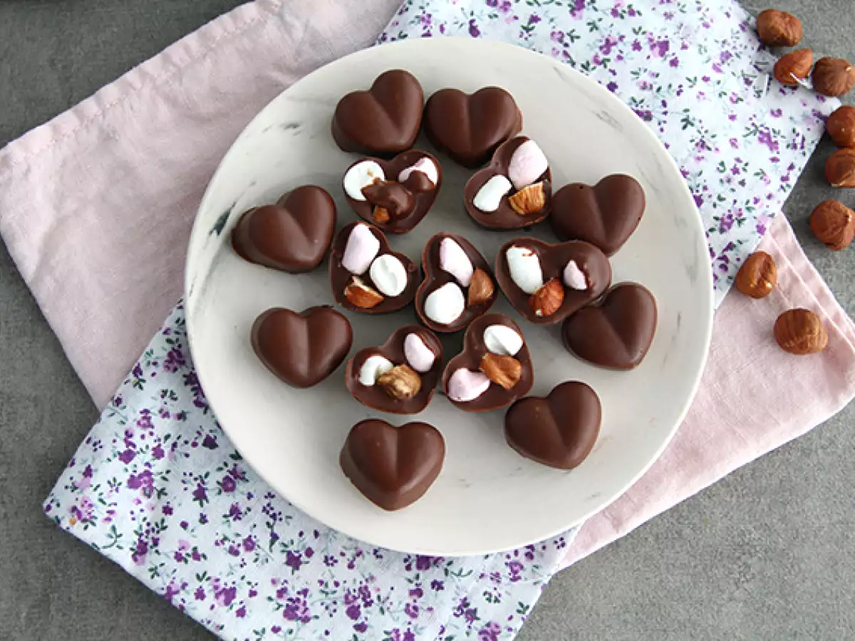 Czekoladki z piankami marshmallow i orzechami laskowymi - zdjęcie 3