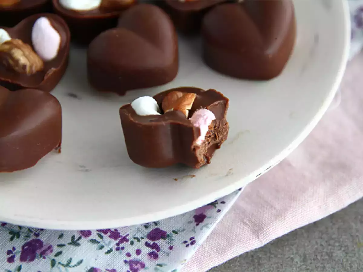 Czekoladki z piankami marshmallow i orzechami laskowymi - zdjęcie 4