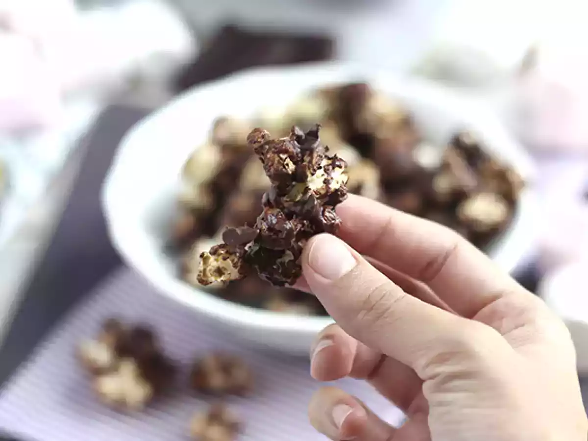 Czekoladowe popcorny z piankami marshmallow - zdjęcie 3