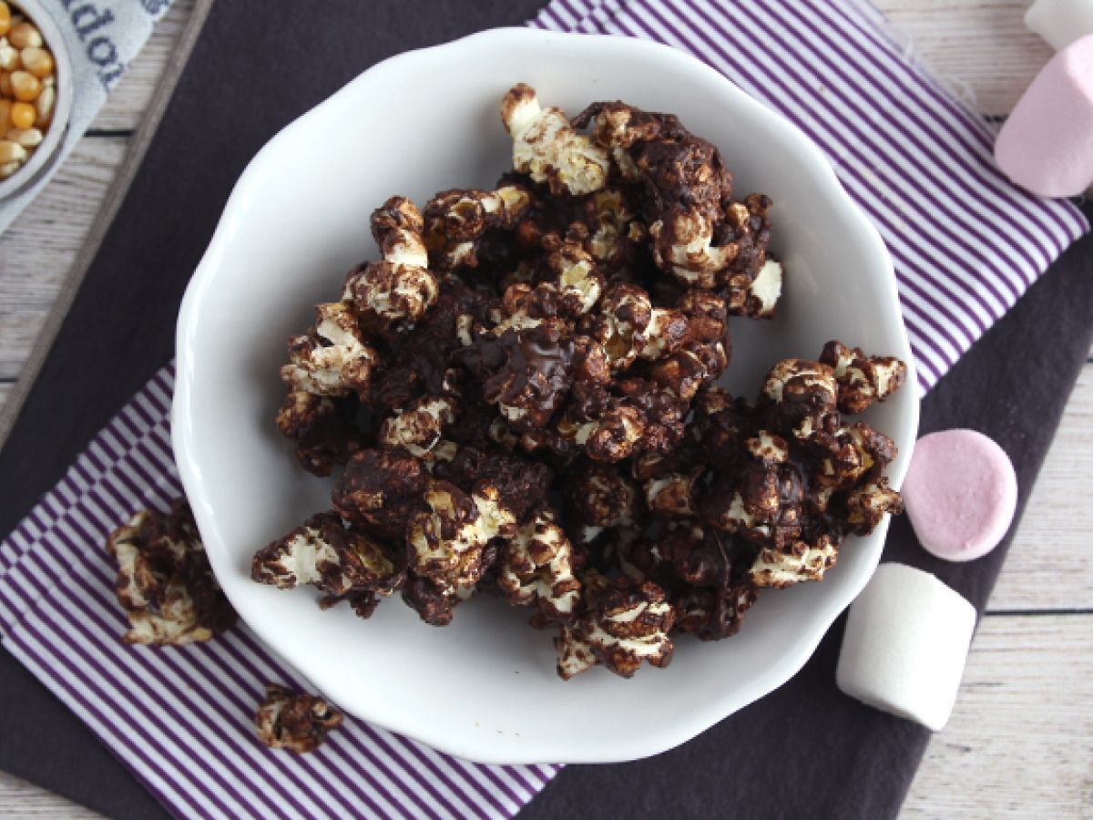 Czekoladowe popcorny z piankami marshmallow - zdjęcie 4