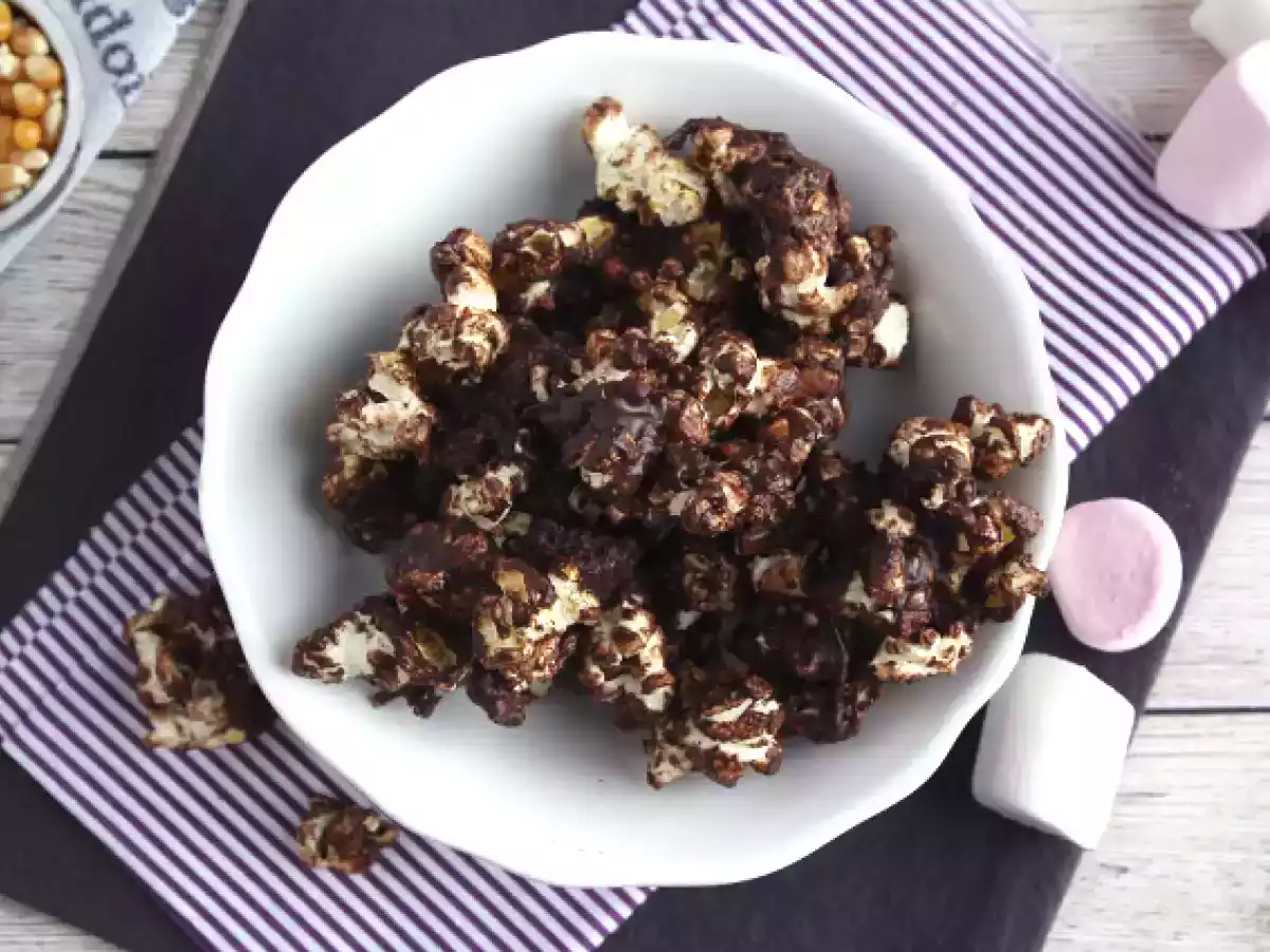 Czekoladowe popcorny z piankami marshmallow - zdjęcie 4